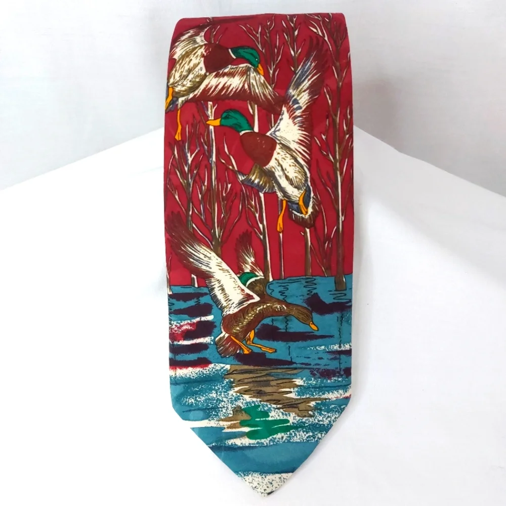 Vintage SURREY Mens Tie Burgundy Silk Mallard Duck Hunter Necktie USA 57